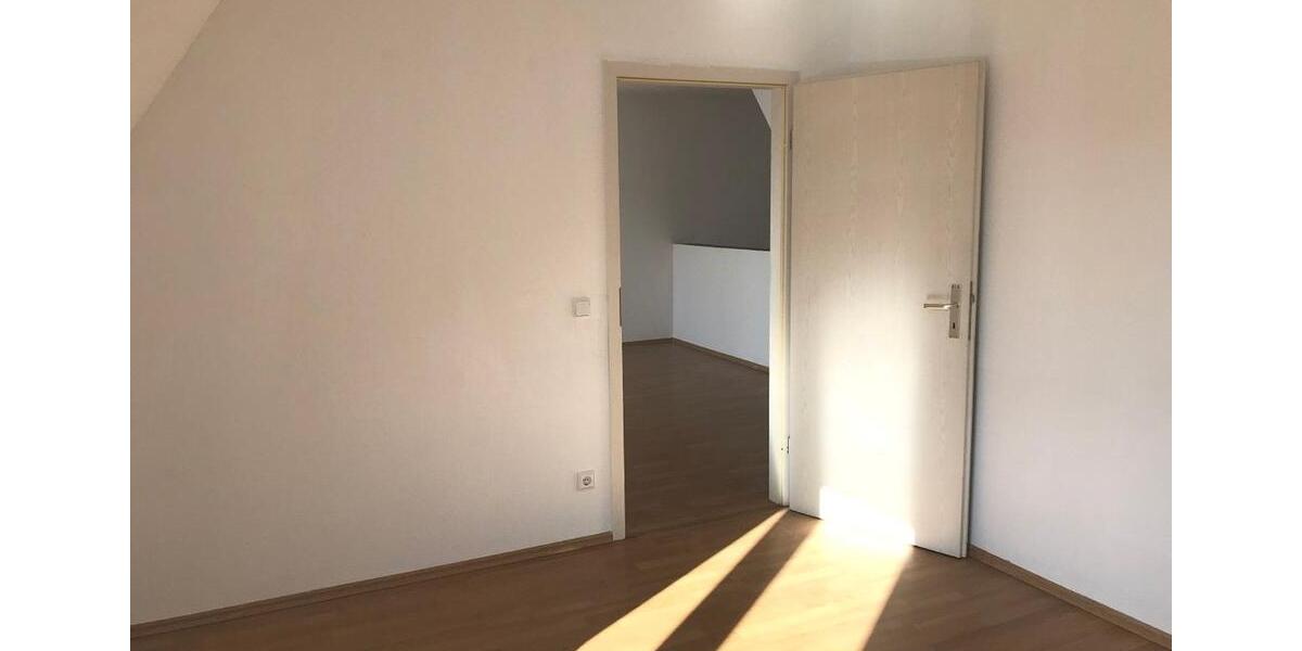 Etagenwohnung Löbau - 3 Zimmer, 73 m&sup2;, 290&euro; | Angebot:25902806