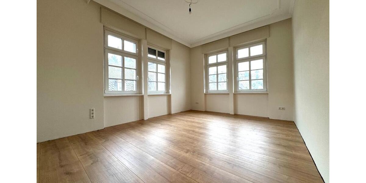 Traumhafte und frisch sanierte 5 ZKB, Balkon Altbau Wohnung in Diez 5 zimmer