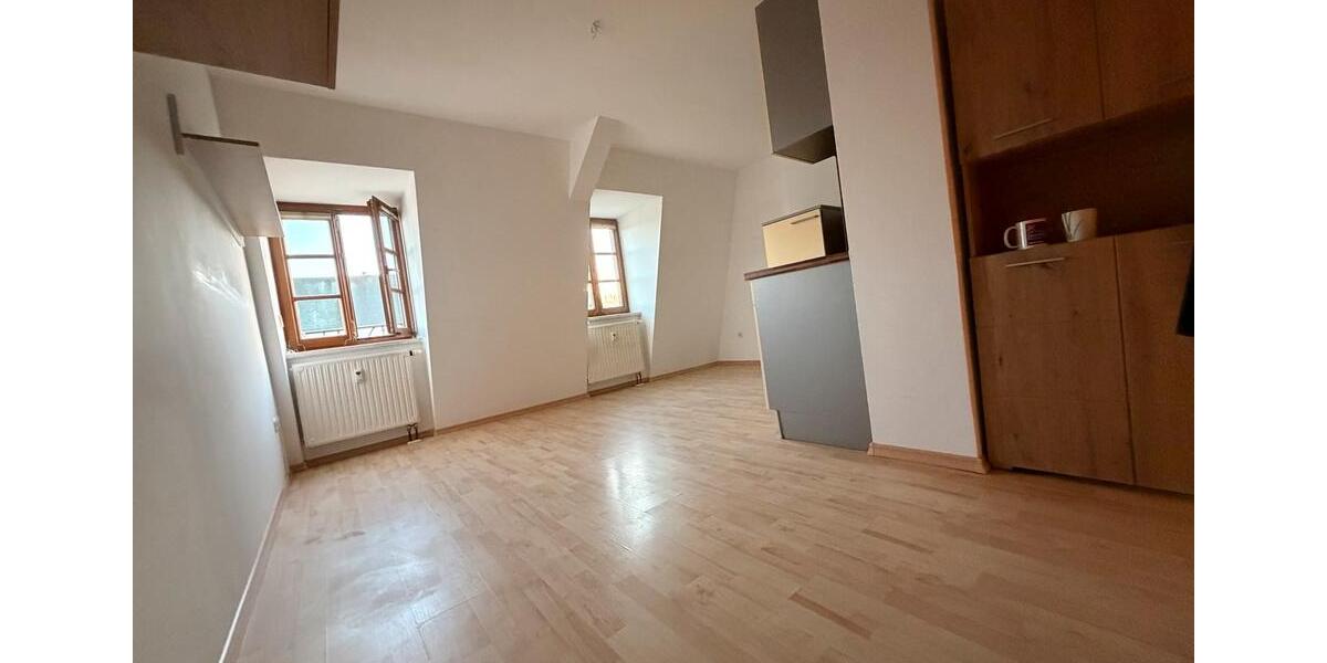 Dachgeschoßwohnung Zschopau - 1 Zimmer, 27 m&sup2;, 320&euro; | Angebot:24944108