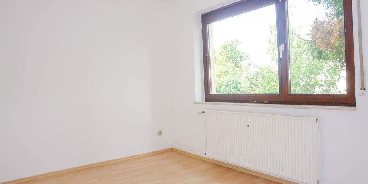 Gemütliche ca.100m² Erdgeschoss-Wohnung mit geschützter West-Terrasse 3 zimmer