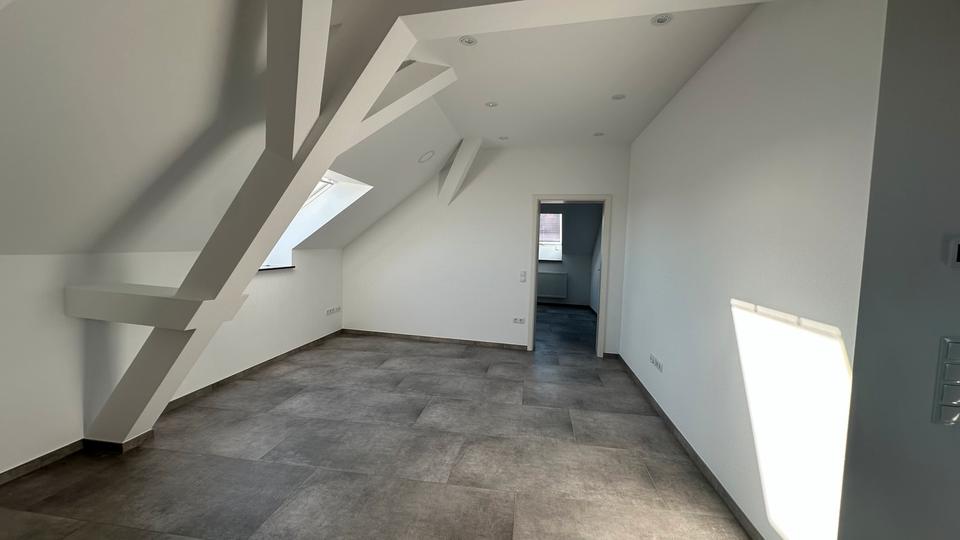 Dachgeschoßwohnung Maikammer - 3 Zimmer, 74 m&sup2;, 810&euro; | Angebot:25619932
