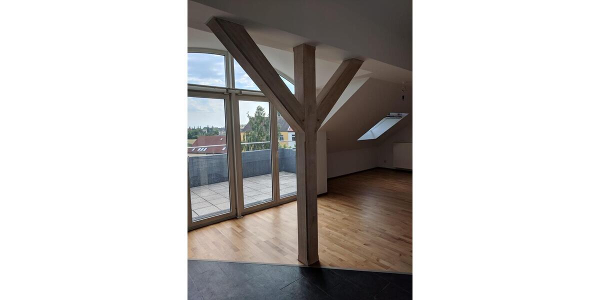 Dachgeschoßwohnung Dessau-Roßlau Dessau - 3 Zimmer, 94 m&sup2;, 700&euro; | Angebot:26619977