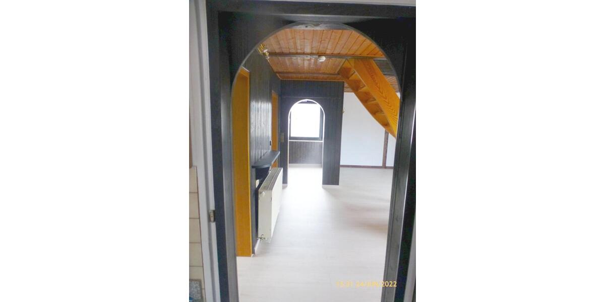 Dachgeschoßwohnung Niedernhausen - 3 Zimmer, 90 m&sup2;, 870&euro; | Angebot:26181056