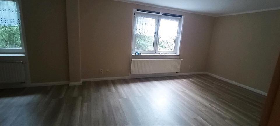 Einfamilienhaus Werdau - 3 Zimmer, 104 m&sup2;, 900&euro; | Angebot:25646926