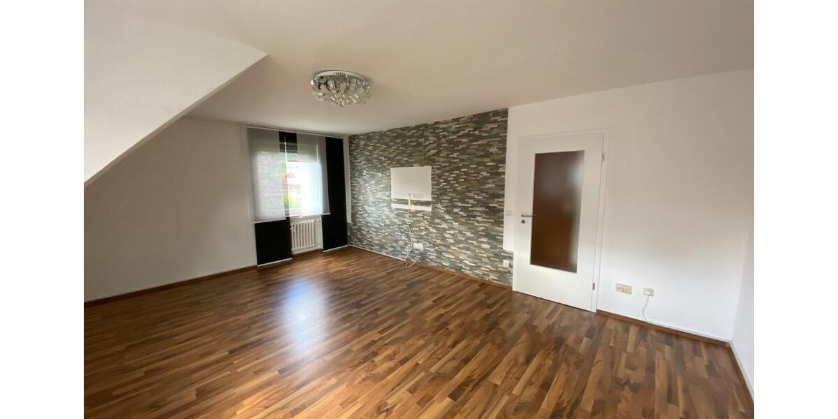 Dachgeschoßwohnung Bevern - 3 Zimmer, 73 m&sup2;, 650&euro; | Angebot:24933500