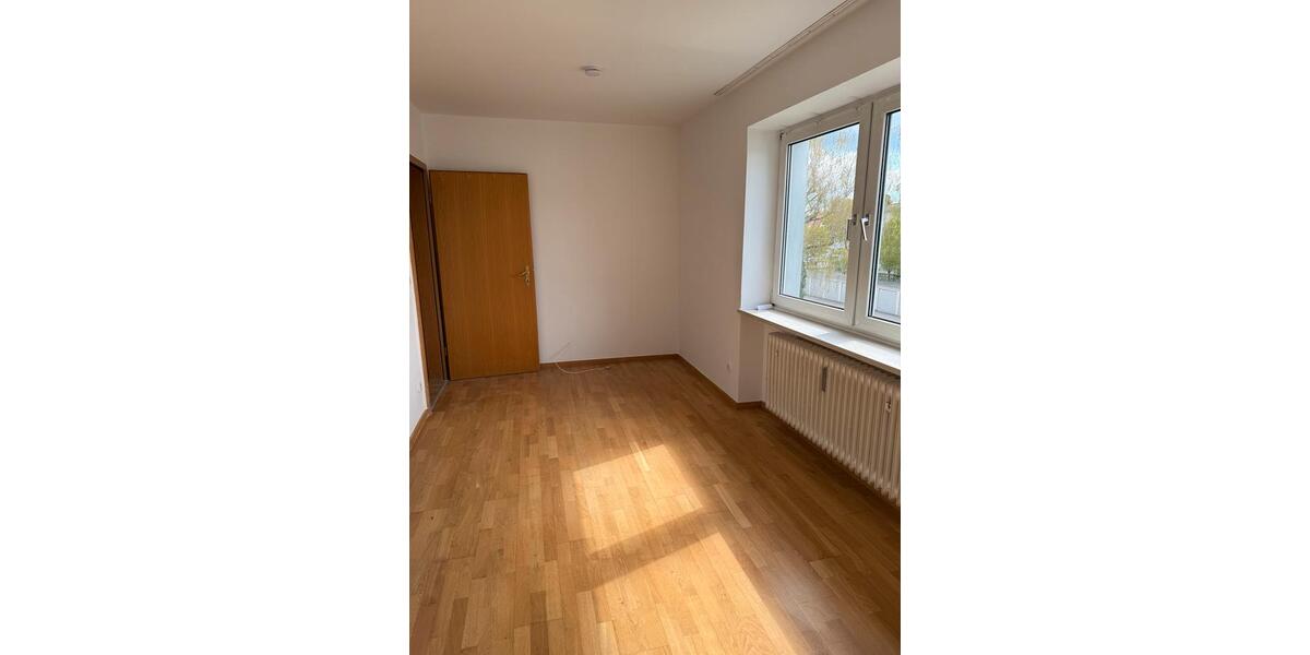 Etagenwohnung Puchheim - 3 Zimmer, 77 m&sup2;, 1.726&euro; | Angebot:26322603
