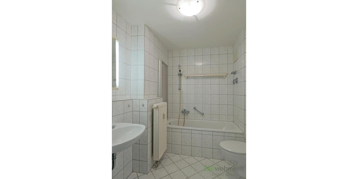 (12537_38) MGN: ruhige 2-Raum-Dachgeschoss-Wohnung mit Aufzug und Balkon zum grünen Innenhof, Hausmeisterservice - Dachgeschoßwohnung Meiningen | Angebot:24791647