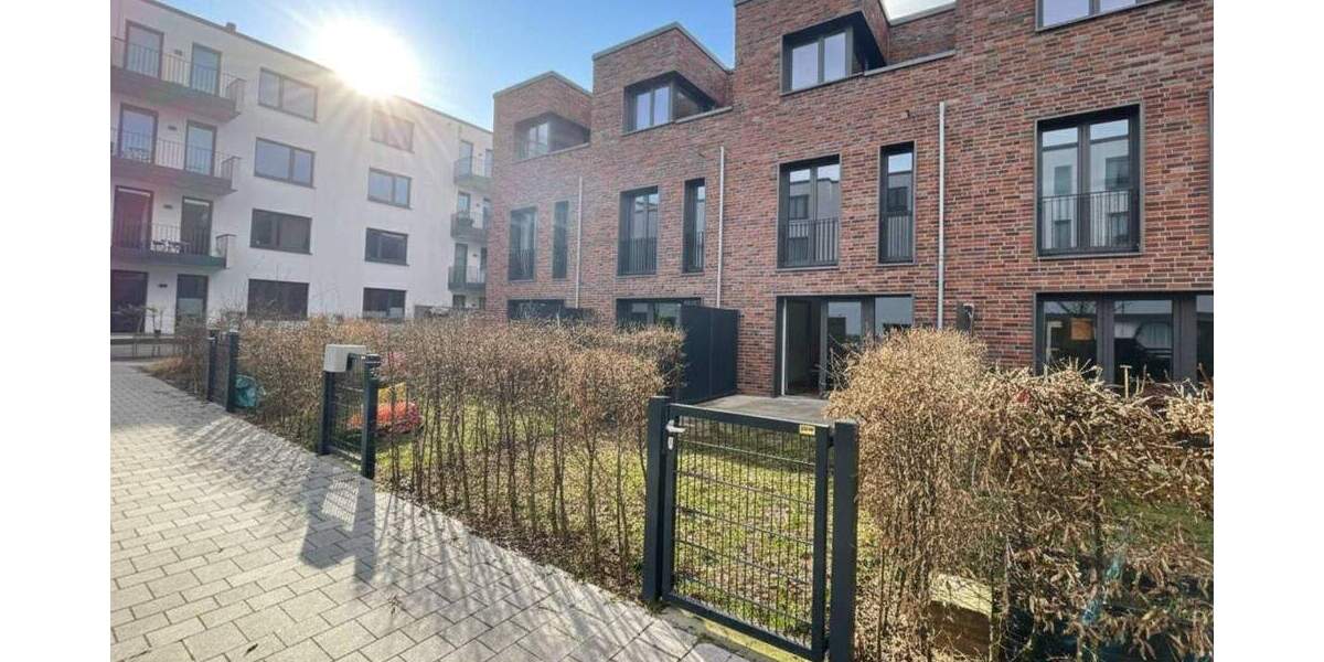 FAMILIEN AUFGEPASST: Modernes Reihenhaus mit 4,5 Zimmern, 2 Bädern, EBK, Terrasse, Keller u.v.m. in Hannover 4 zimmer