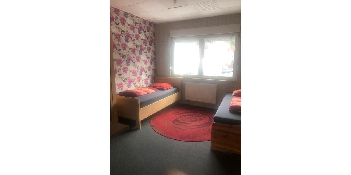 Wohnen auf Zeit Albstadt Gemarkung Onstmettingen - 8 Zimmer, 20 m&sup2;, 20&euro; | Angebot:26251925