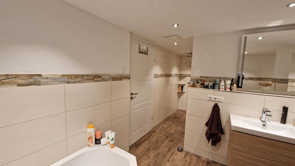 Erdgeschoßwohnung Hinterzarten - 6 Zimmer, 185 m&sup2;, 2.250&euro; | Angebot:26112343