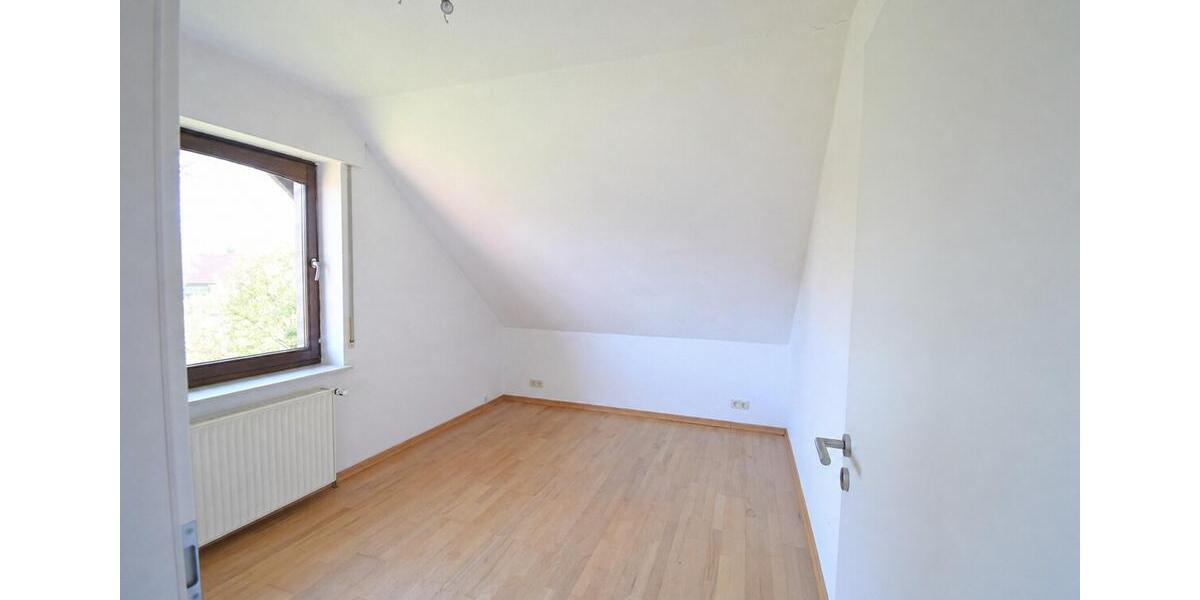 Dachgeschoßwohnung Wiefelstede - 4 Zimmer, 109 m&sup2;, 850&euro; | Angebot:26531315