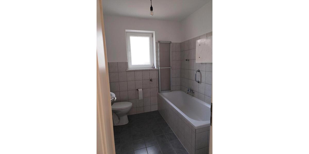 Etagenwohnung Wallersdorf - 5 Zimmer, 105 m&sup2;, 880&euro; | Angebot:26525686
