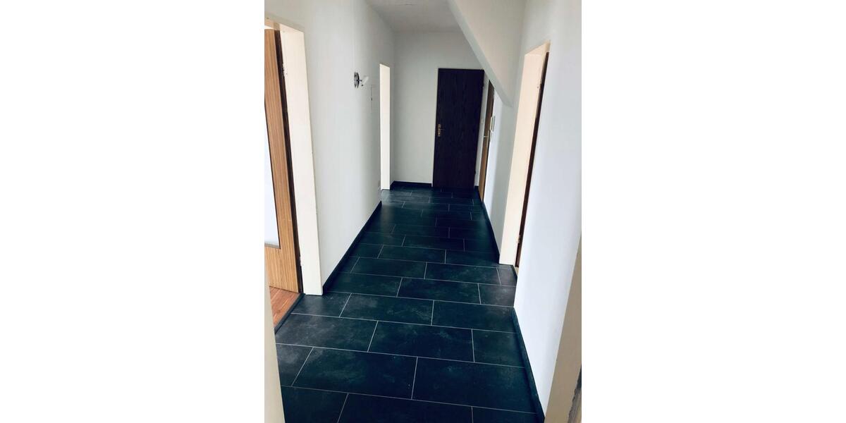 3 Zimmer DG Wohnung in Hof zu vermieten 3 zimmer