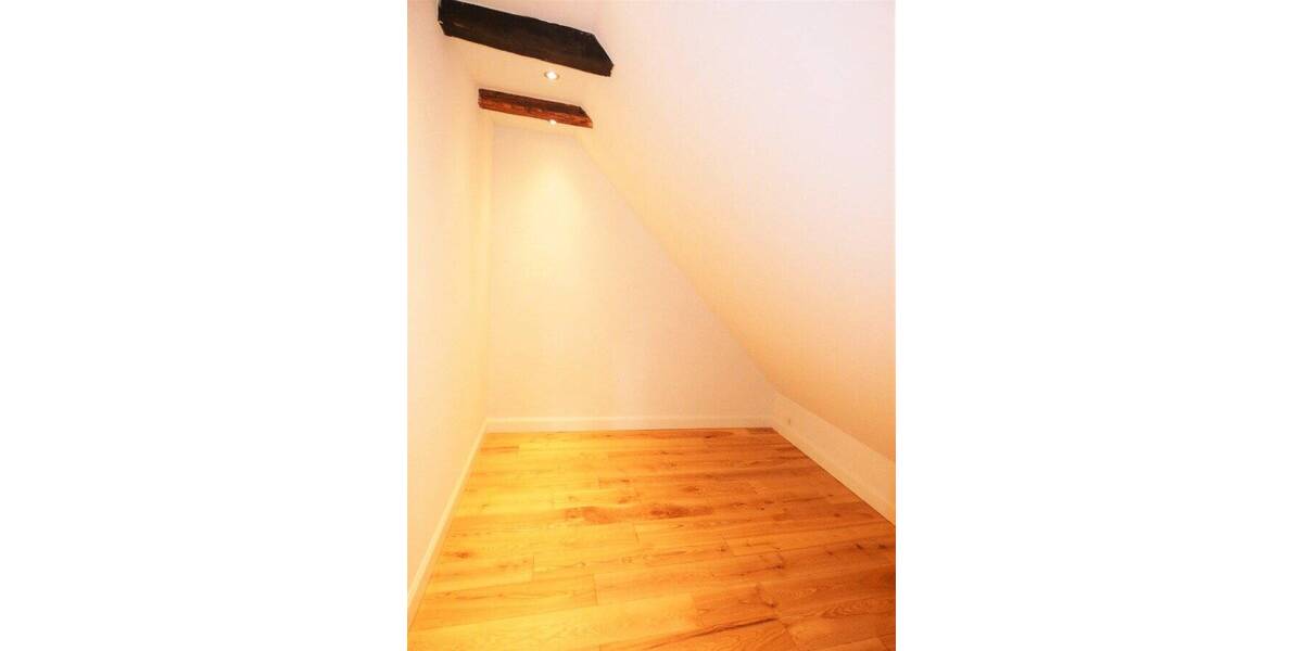 Kernsaniertes Herrenhaus mit traumhaftem Garten in bester Lage von Köln-Dünnwald 6 zimmer