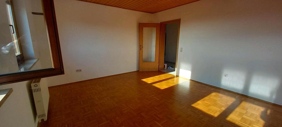 Dachgeschoßwohnung Jagstzell - 4 Zimmer, 90 m&sup2;, 650&euro; | Angebot:26312686