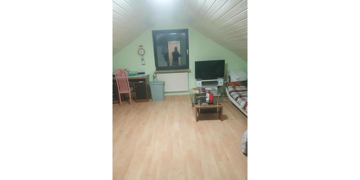 Dachgeschoßwohnung Neutraubling - 1 Zimmer, 25 m&sup2;, 450&euro; | Angebot:26196386