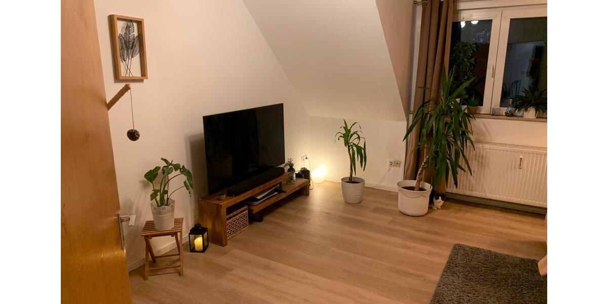 Dachgeschoßwohnung Emden Tholenswehr - 5 Zimmer, 90 m&sup2;, 750&euro; | Angebot:25375308