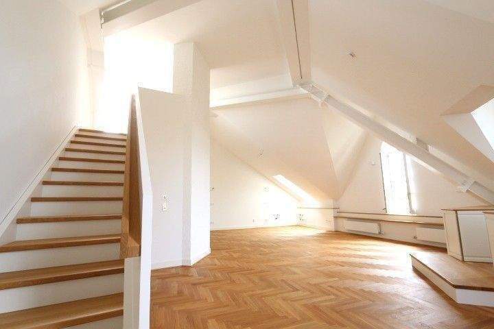 Neubau 4 Zi.-Galerie Dachterrassen-Wohnung in einem denkmalgesch. Altbau zu verm. 4 zimmer