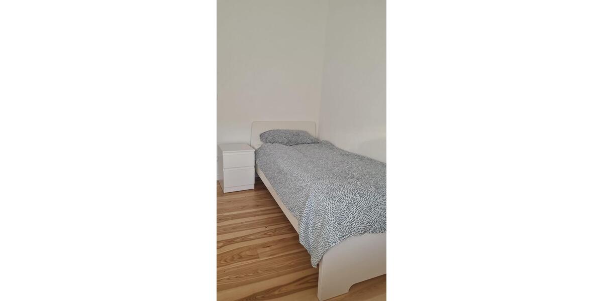 Wohnen auf Zeit Bergneustadt - 6 Zimmer, 20 m&sup2;, 350&euro; | Angebot:25450633