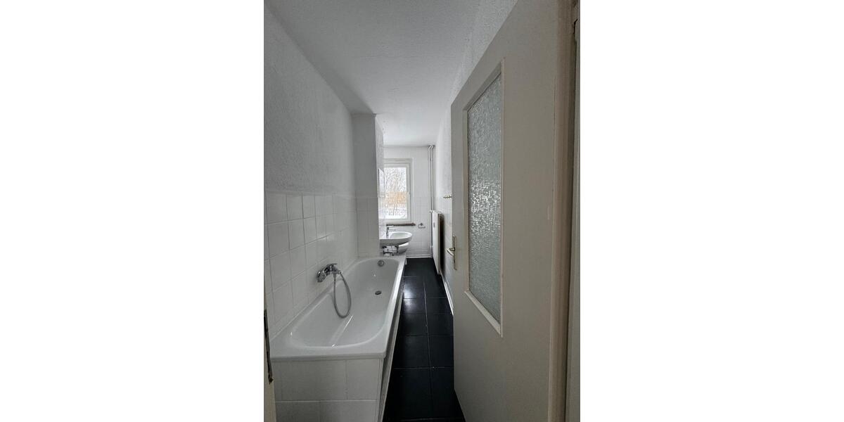 Erdgeschoßwohnung Zörbig - 4 Zimmer, 70 m&sup2;, 400&euro; | Angebot:24766022