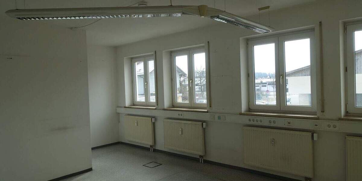 großzügige Büro- und Lagerräume mit 3 WC zimmer