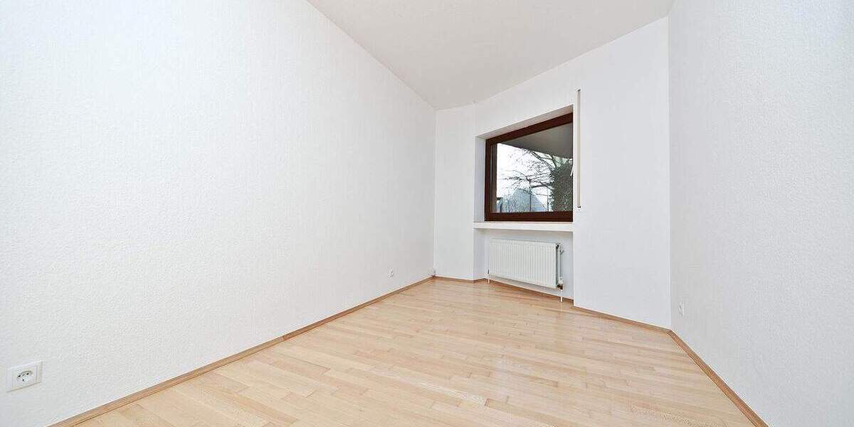 Bungalow Bonn Lannesdorf - 3 Zimmer, 151 m&sup2;, 2.195&euro; | Angebot:25729390