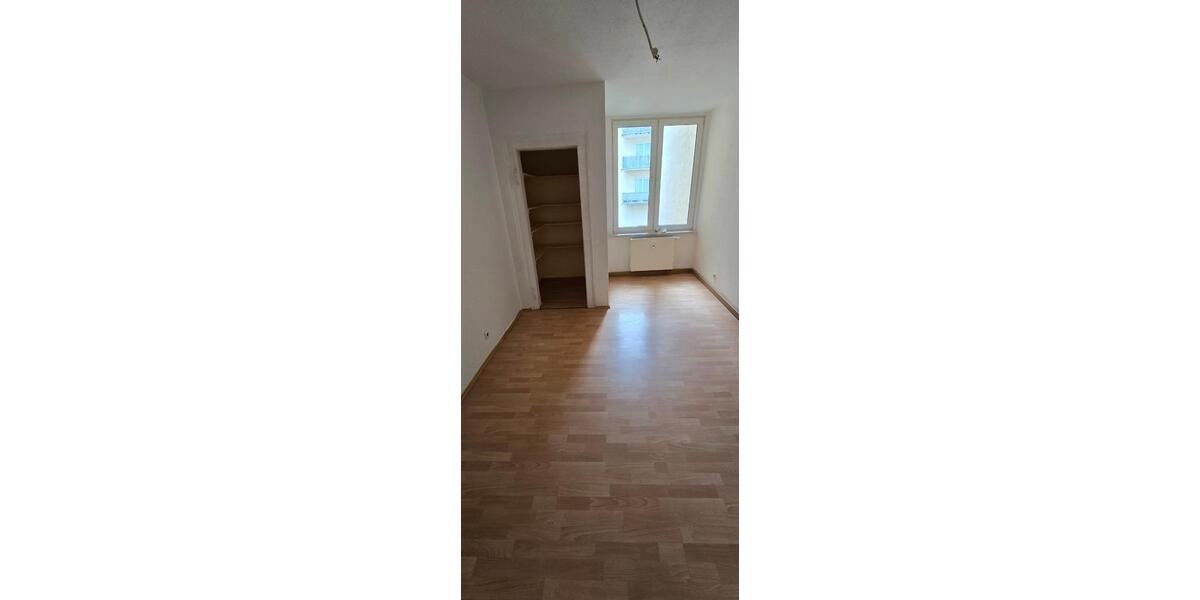 Etagenwohnung Meiningen - 4 Zimmer, 100 m&sup2;, 600&euro; | Angebot:23682247