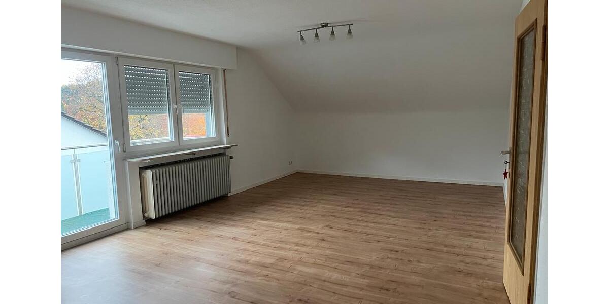 Dachgeschoßwohnung Remshalden - 3 Zimmer, 80 m&sup2;, 1.030&euro; | Angebot:26417226