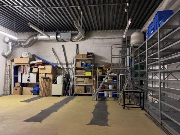 VB3334 Kleine ca. 43 m³ Büroeinheit und ca. 77 m² Lager Regensburg - Nord zimmer