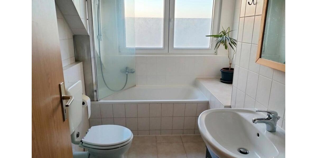 Dachgeschoßwohnung Freiberg - 3 Zimmer, 59 m&sup2;, 420&euro; | Angebot:26013542