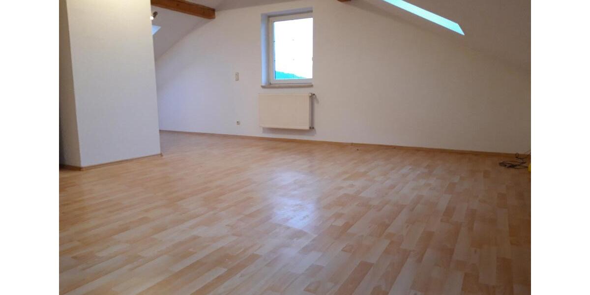 Dachgeschoßwohnung Arnschwang - 1 Zimmer, 40 m&sup2;, 270&euro; | Angebot:26249108