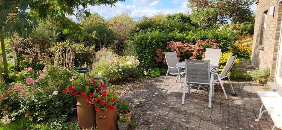 IM EINKLANG MIT DER NATUR Hochwertiges Einfamilienhaus mit Traumgarten 4 zimmer