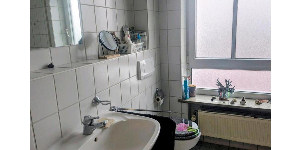 Schöne, helle Dachgeschosswohnung in 93192 Wald 2 zimmer