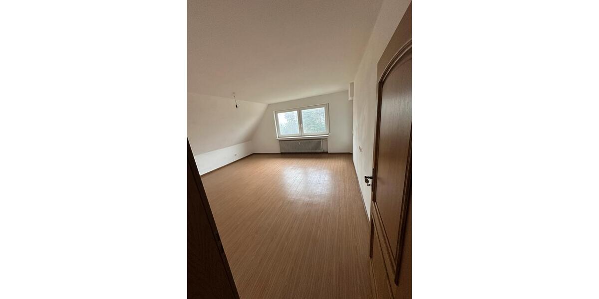 Dachgeschoßwohnung Berge - 4 Zimmer, 104 m&sup2;, 750&euro; | Angebot:26606674