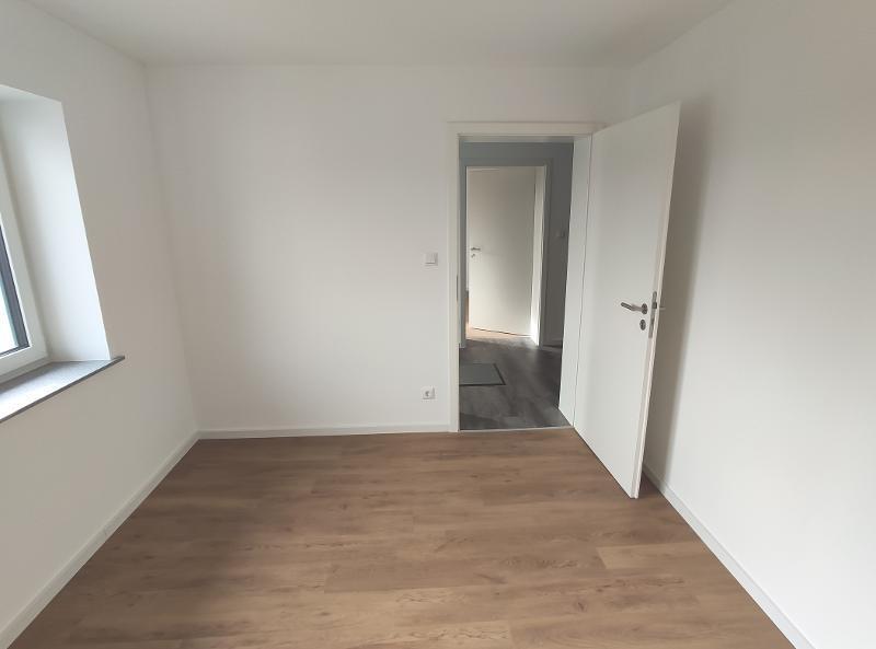Neu saniertes Einfamilienhaus mit Garage, Garten, Wärmepumpe und Mieter–Strom
