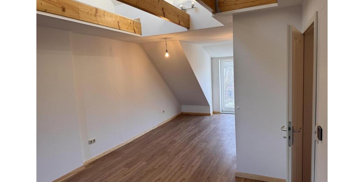 Dachgeschoßwohnung Lüneburg Ebensberg - 2 Zimmer, 120 m&sup2;, 1.500&euro; | Angebot:25648228