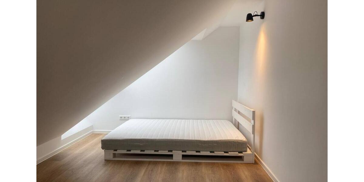 Möblierte Dachgeschosswohnung auf Zeit zu vermieten 1 zimmer