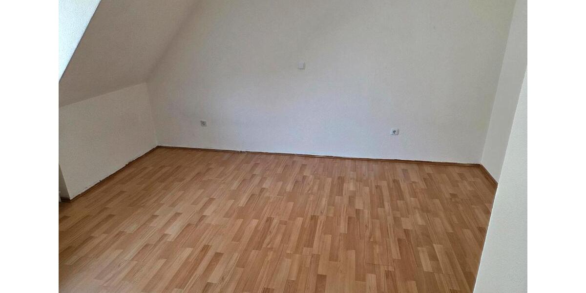 Dachgeschoßwohnung Aurach - 3 Zimmer, 100 m&sup2;, 1.150&euro; | Angebot:25932549
