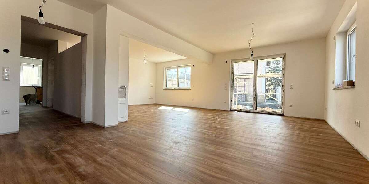 Etagenwohnung Schwarzenfeld - 4 Zimmer, 128 m&sup2;, 1.290&euro; | Angebot:25958527