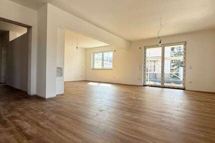 Wohnung Schwarzenfeld - 4 Zimmer, 128 m&sup2;, 1.290&euro; | Angebot:25958527