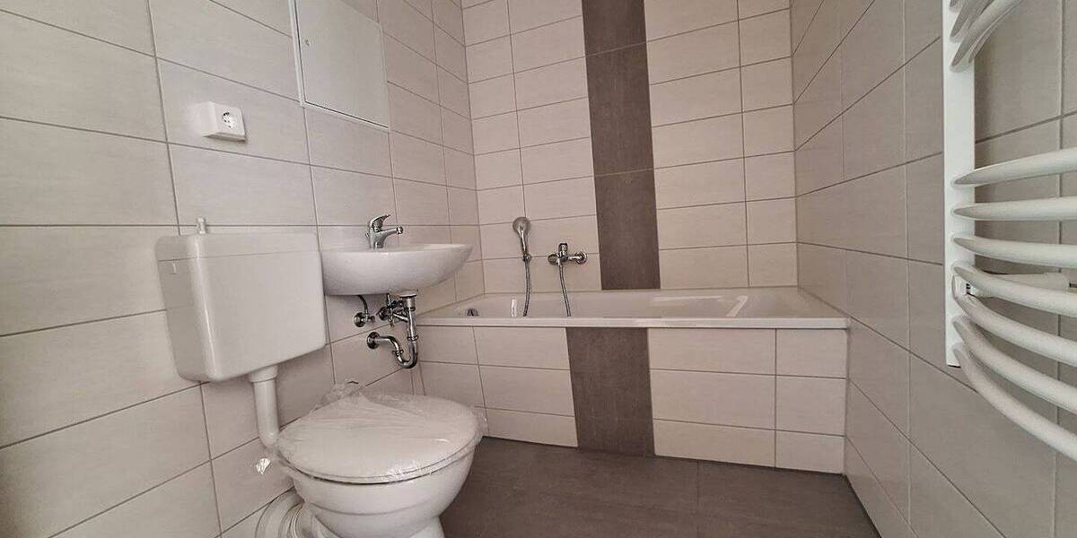 Etagenwohnung Görlitz Königshufen - 4 Zimmer, 83 m&sup2;, 490&euro; | Angebot:26751174