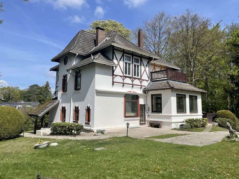 Haus zum Mieten in Wentorf bei Hamburg 3.640 € 260 m²