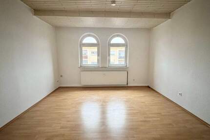 Denkmalschutz für sportliche junge Leute ! Hübsche moderne 2-ZW 53 m², Laminat, 4.OG ohne Aufzug 2 zimmer