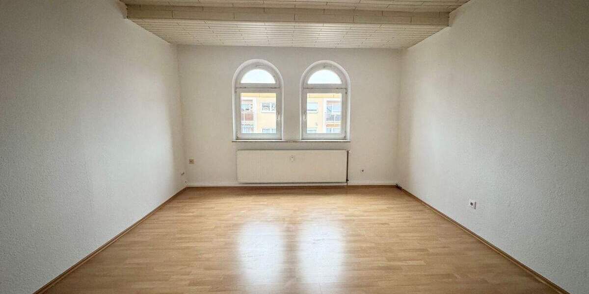 Denkmalschutz für sportliche junge Leute ! Hübsche moderne 2-ZW 53 m², Laminat, 4.OG ohne Aufzug 2 zimmer
