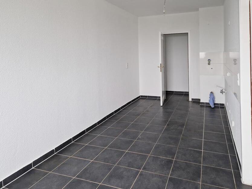 Große und frisch renovierte 3-Zimmer-Wohnung mit Balkon und zwei Bädern zimmer