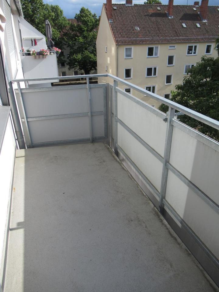 Uninähe. 2 -Zi.- Whg. mit Balkon und EBK. Prima Lage in Herrenhausen. zimmer