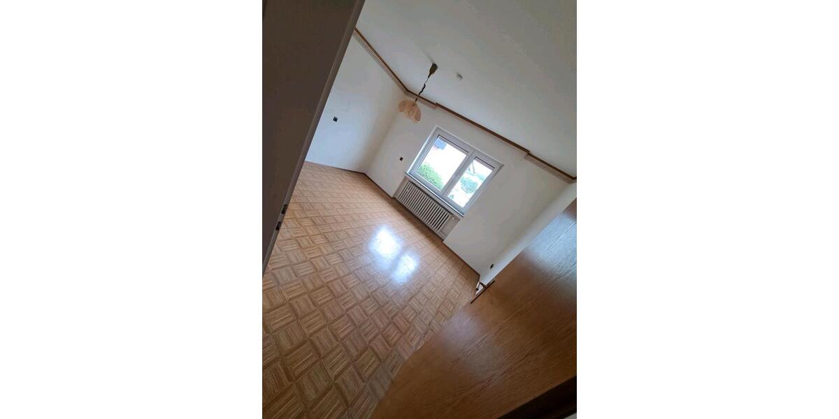 Erdgeschoßwohnung Bad Hersfeld - 4 Zimmer, 83 m&sup2;, 650&euro; | Angebot:25613815