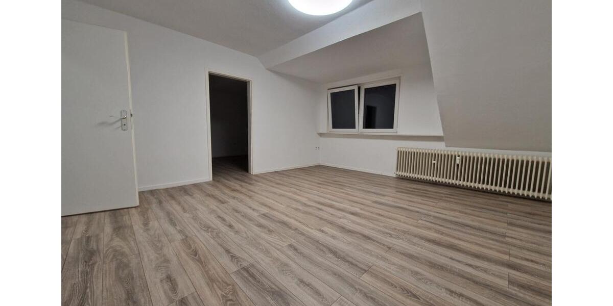 moderne Dachgeschosswohnung: Einziehen und Wohlfühlen. 2 zimmer