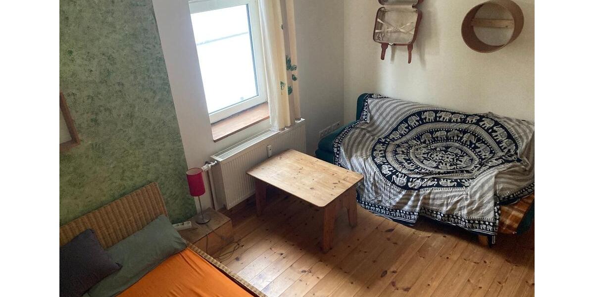 Schönes WG Zimmer in dynamischer 5er WG zimmer