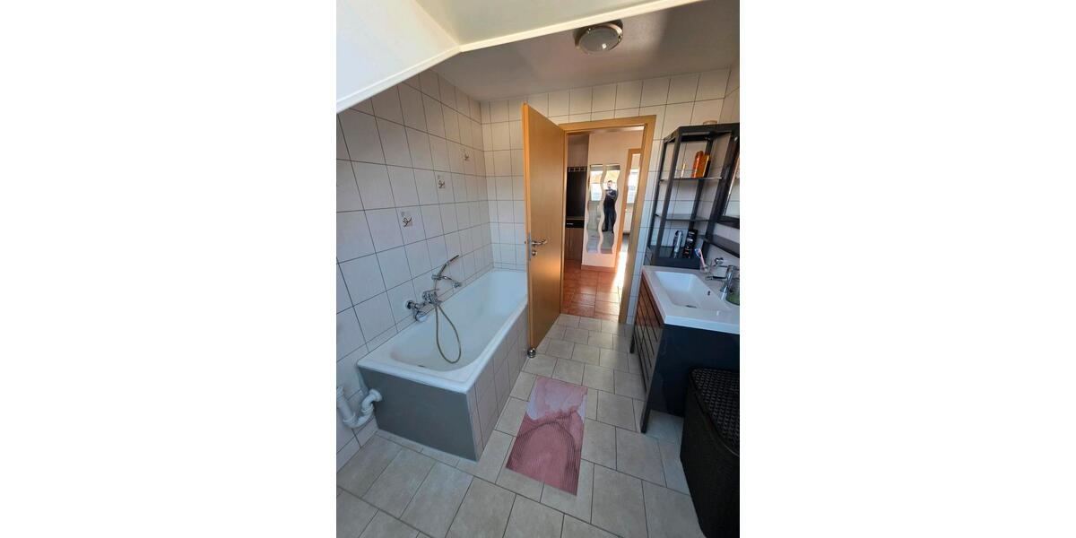 Dachgeschoßwohnung Baltmannsweiler - 2 Zimmer, 42 m&sup2;, 810&euro; | Angebot:26215474